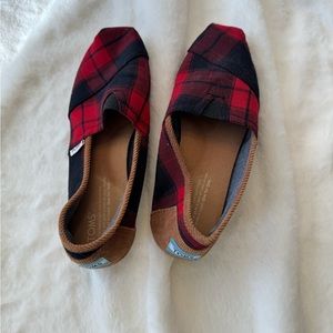Plaid Black & Red Tom’s Flats